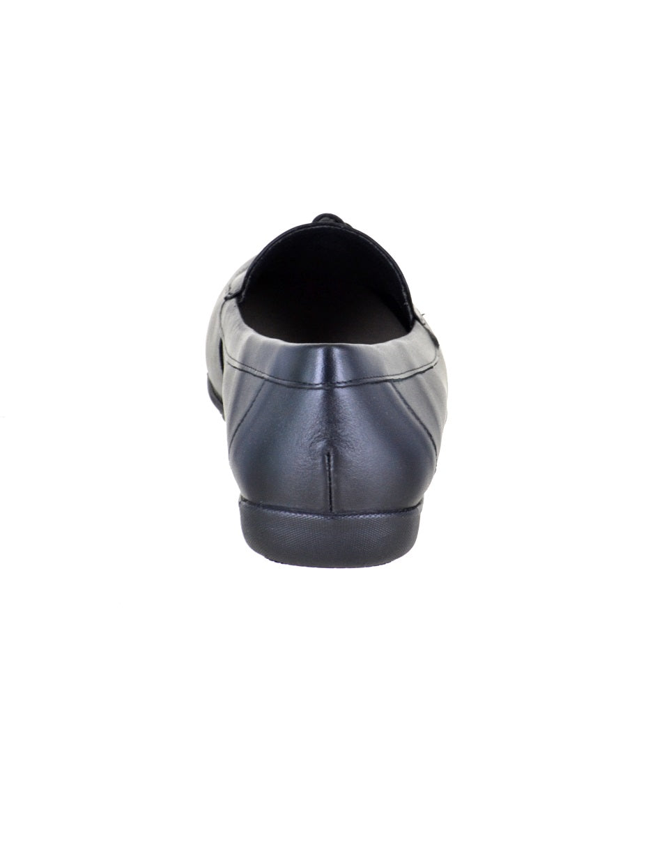 Mocasín de piel con borlas