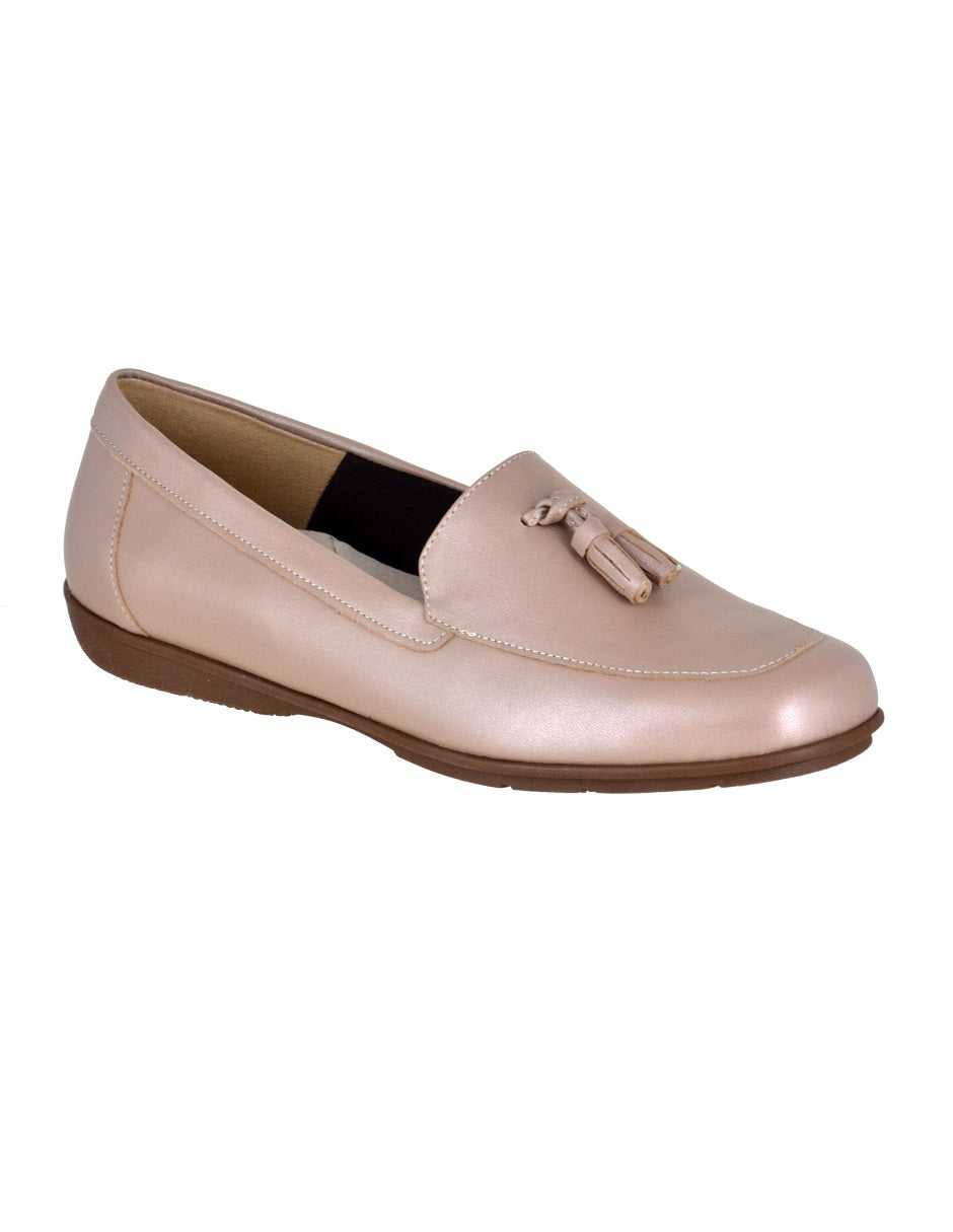 Mocasín de piel con borlas