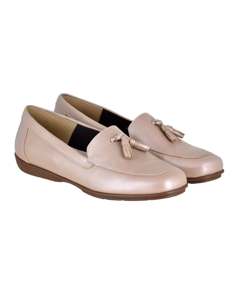 Mocasín de piel con borlas