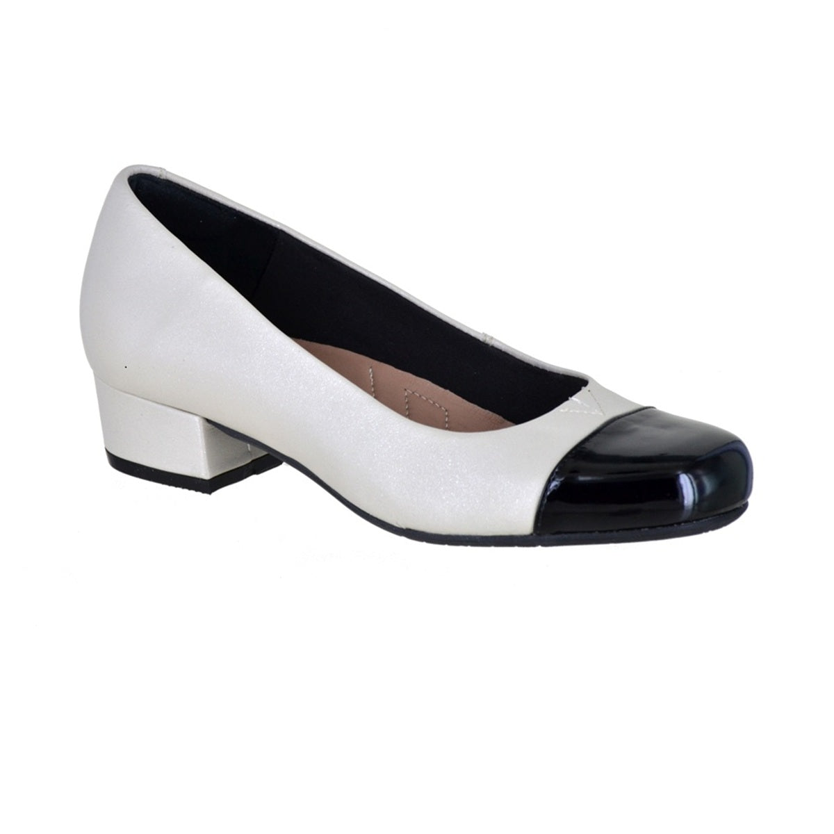 Zapatilla de piel con puntera de charol y elástico oculto