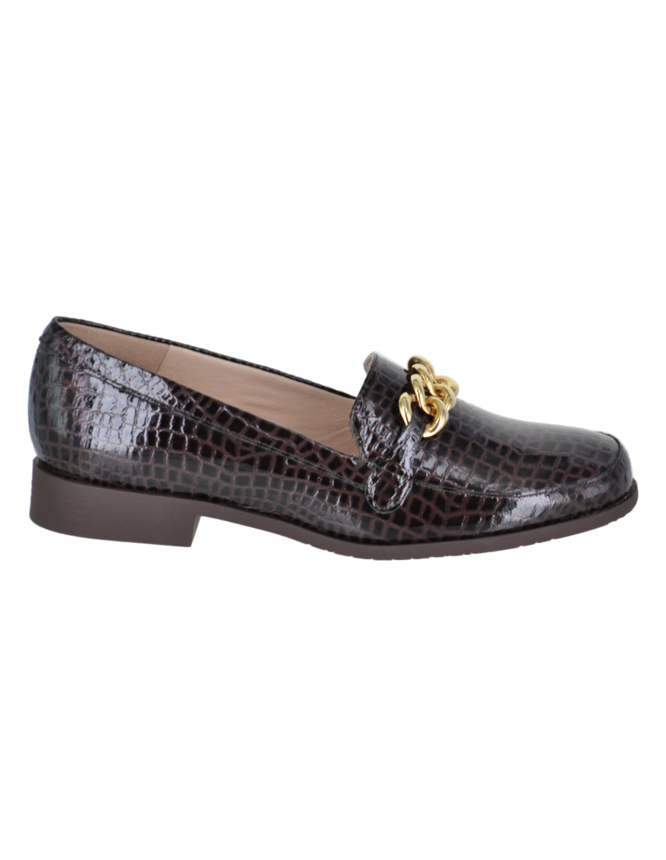Mocasín texturizado con cadena