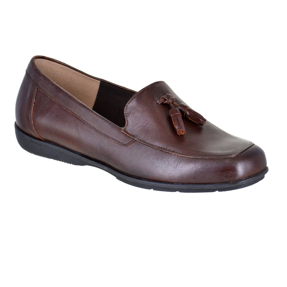 Mocasín de piel con borlas