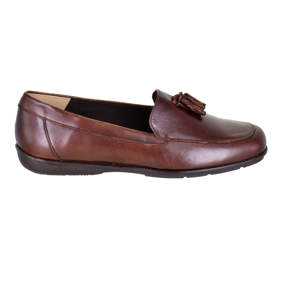 Mocasín de piel con borlas