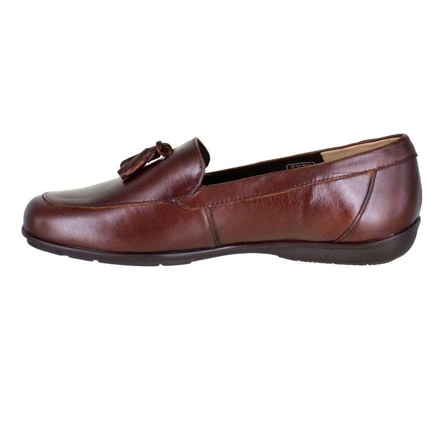 Mocasín de piel con borlas