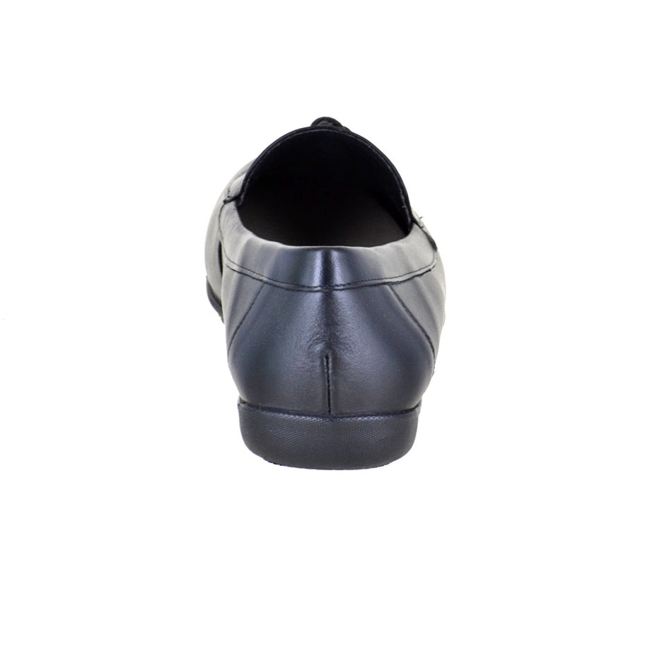 Mocasín de piel con borlas