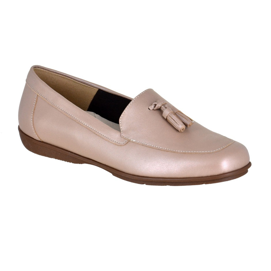 Mocasín de piel con borlas