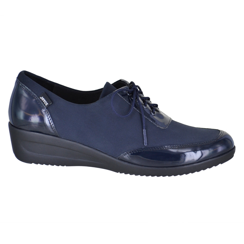 Sneaker suave de licra y charol