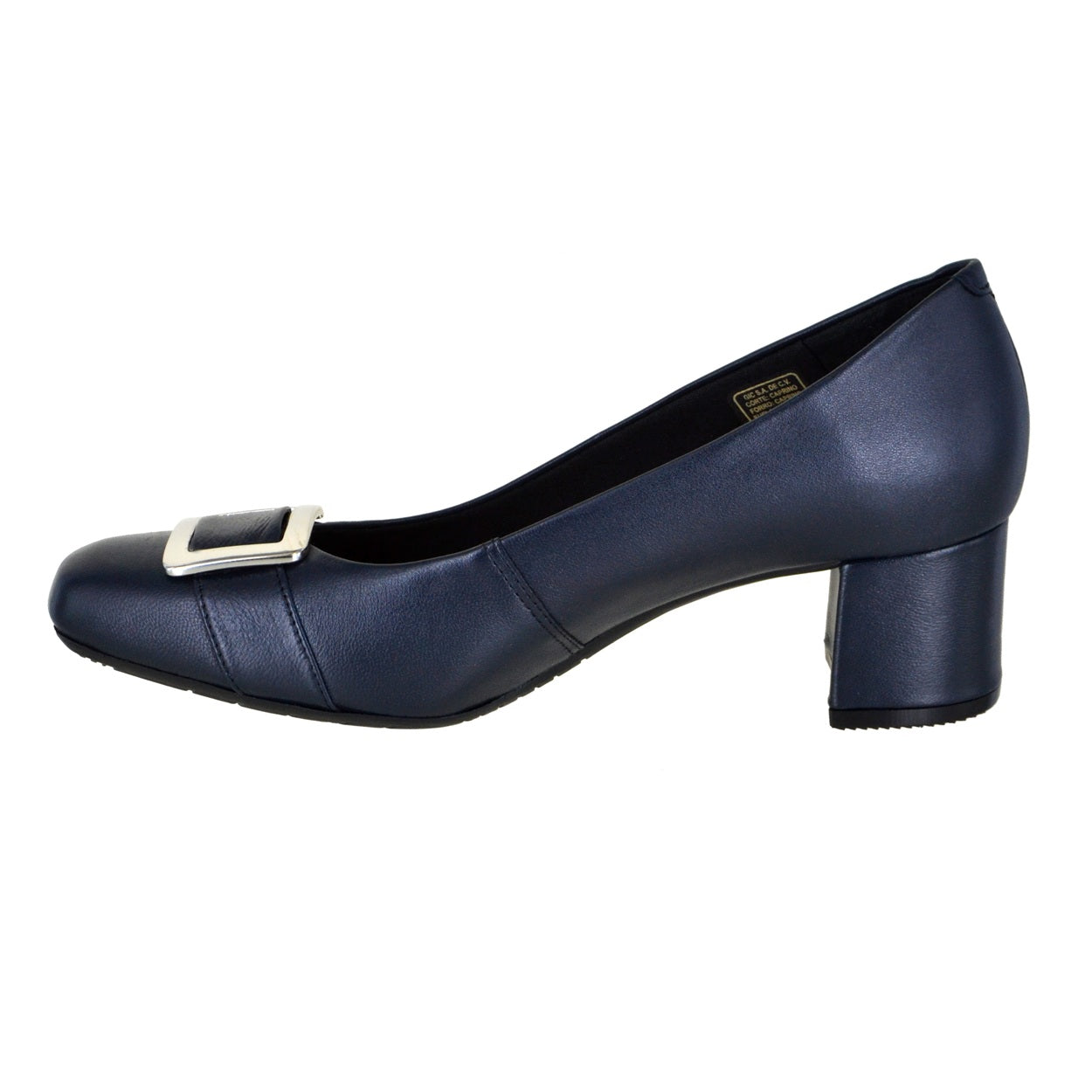 Zapatilla de piel con hebilla decorativa