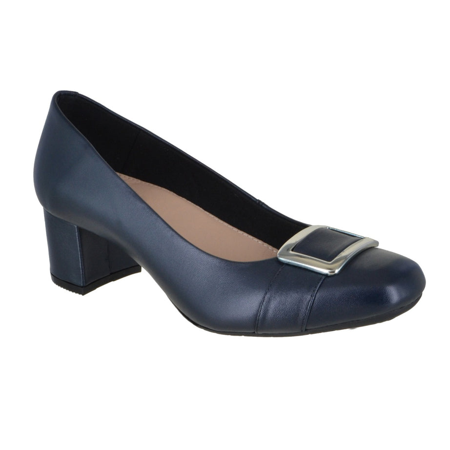 Zapatilla de piel con hebilla decorativa. Estilo 3905