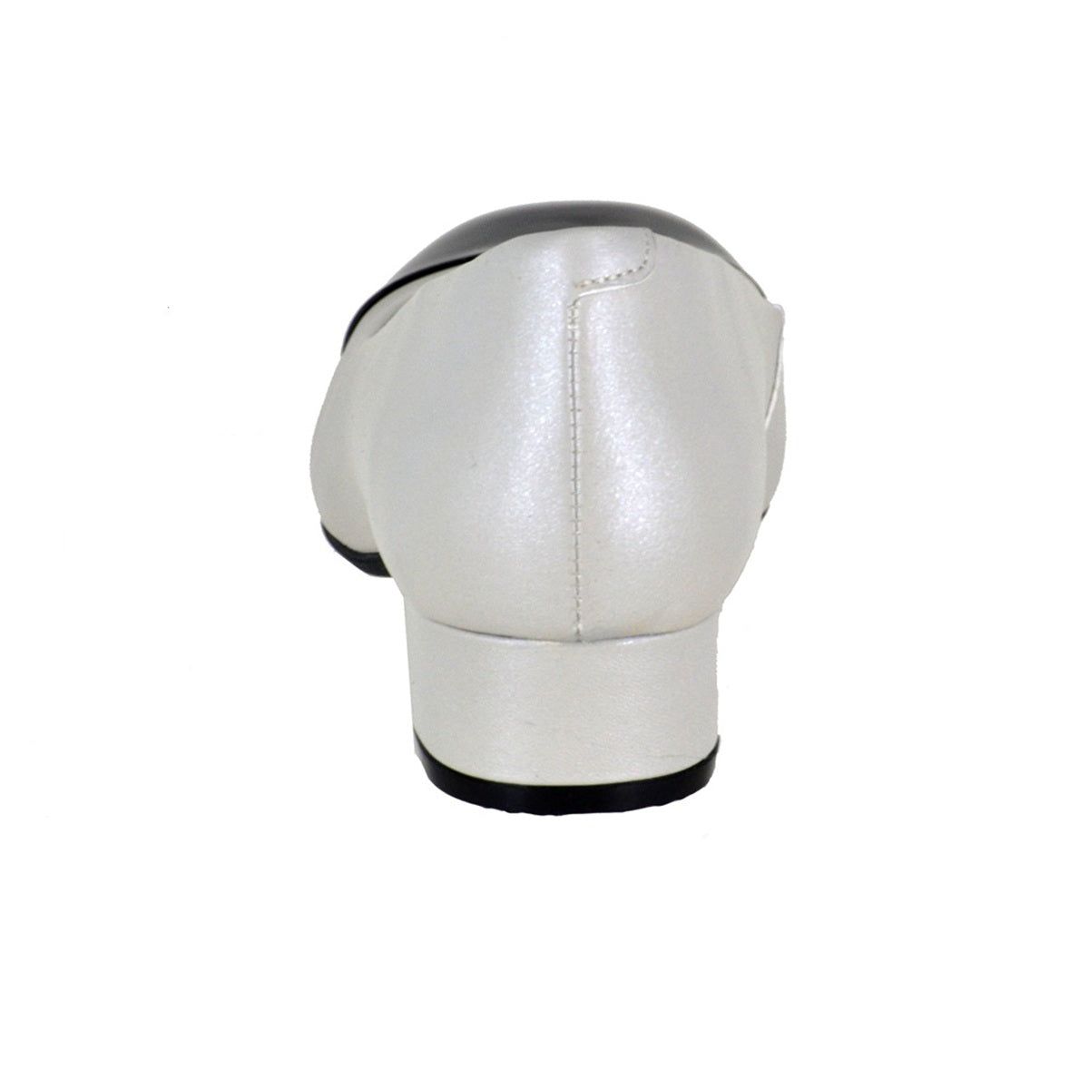 Zapatilla de piel con puntera de charol y elástico oculto