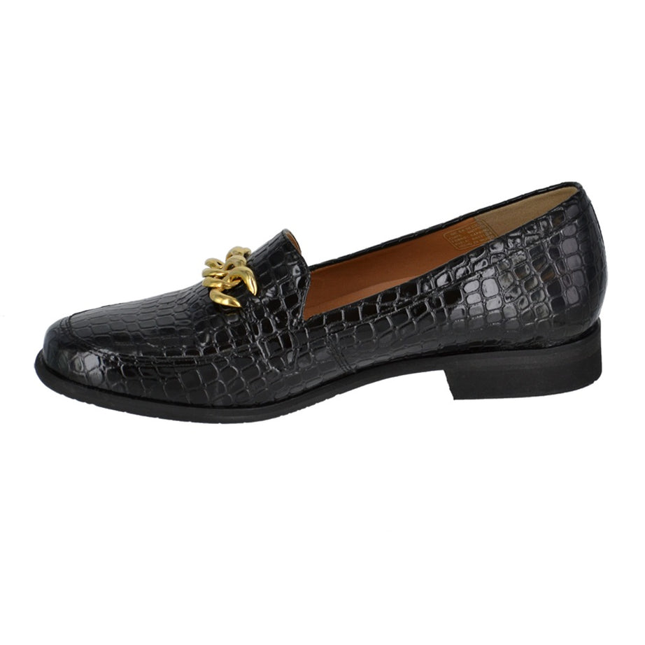 Mocasín texturizado con cadena