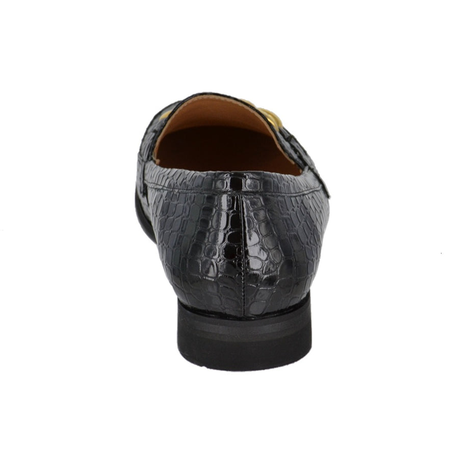 Mocasín texturizado con cadena