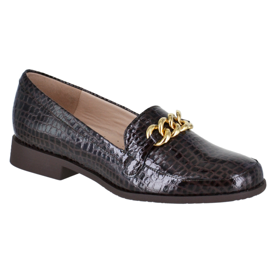 Mocasín texturizado con cadena