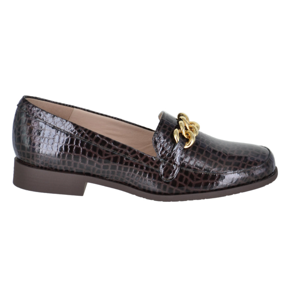 Mocasín texturizado con cadena