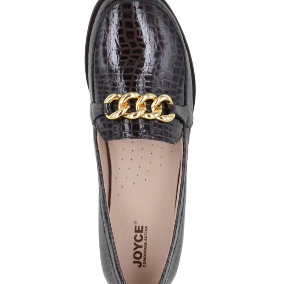 Mocasín texturizado con cadena