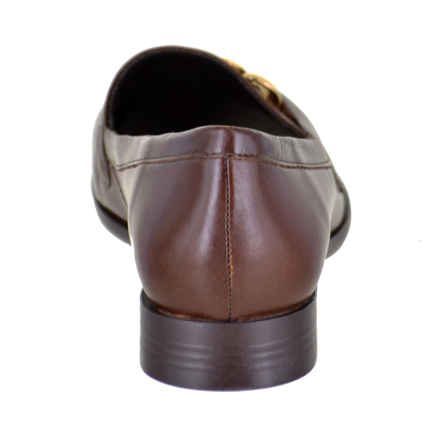 Mocasín de piel con cadena