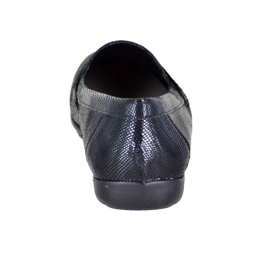 Mocasín con antifaz de piel texturizada