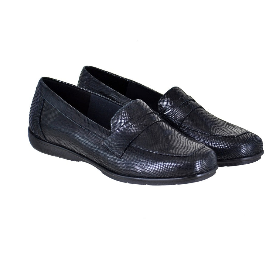 Mocasín con antifaz de piel texturizada