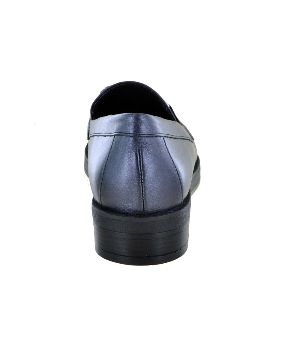 Mocasín de piel con cadena color azul metálico