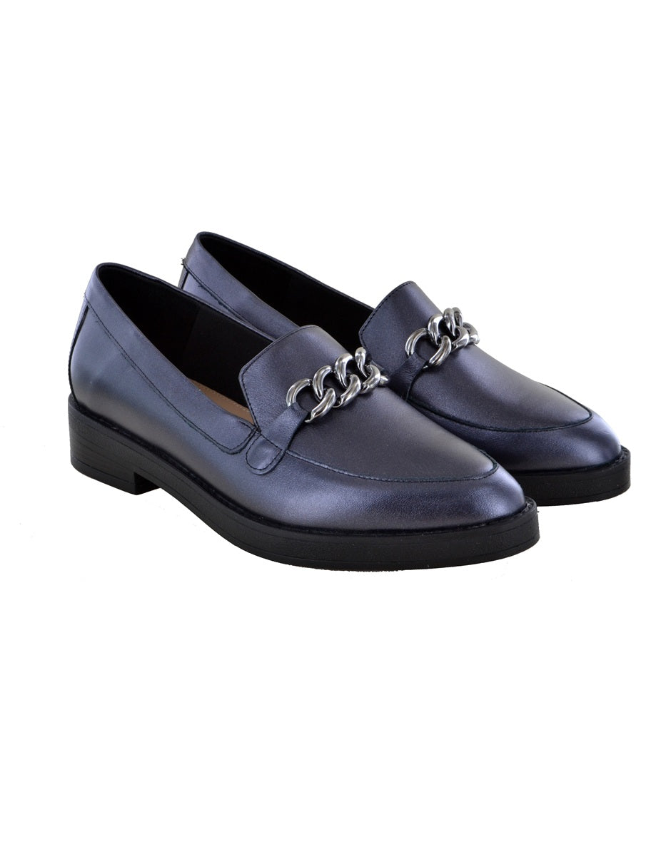 Mocasín de piel con cadena color azul metálico