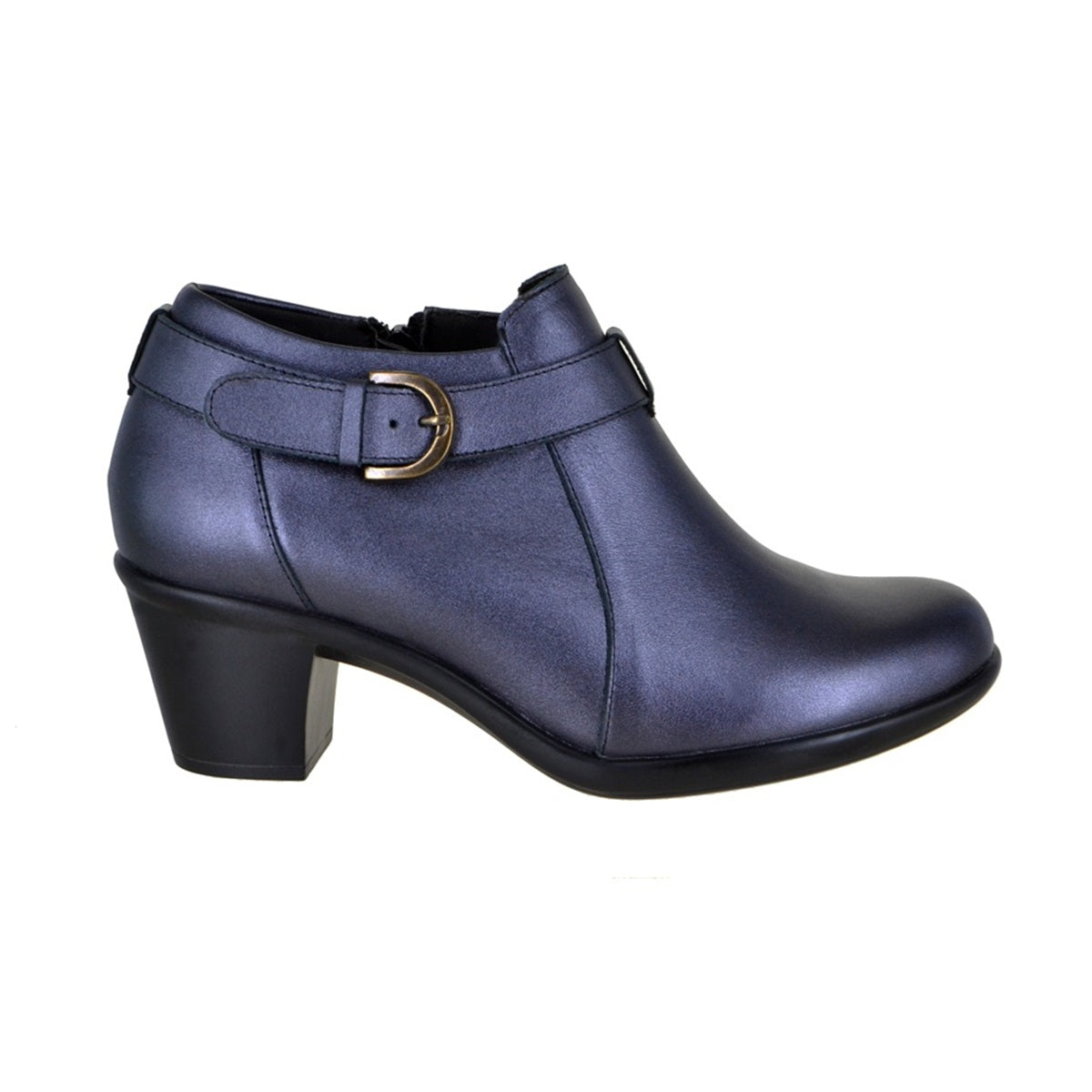 Botín elegante de piel con hebilla decorativa