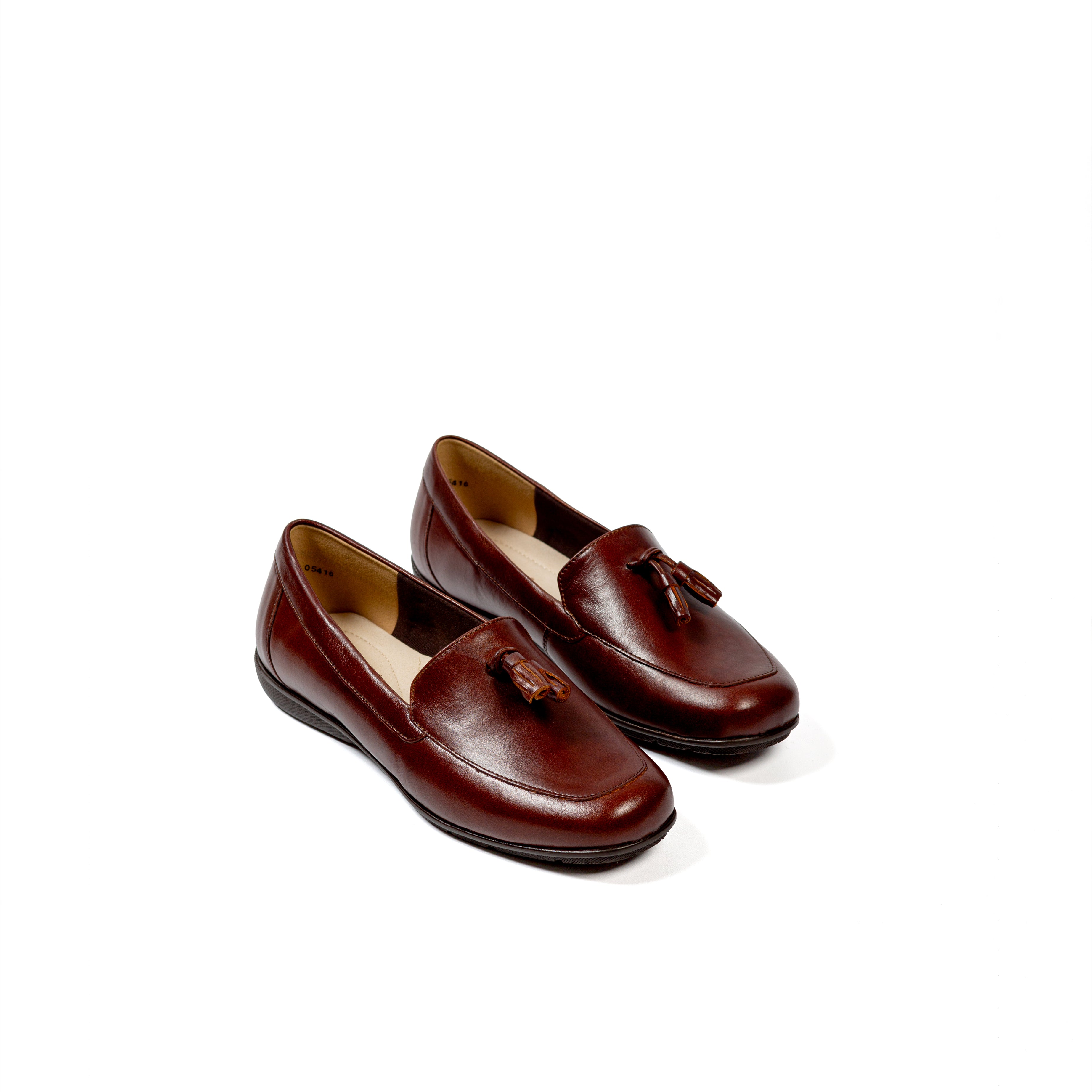 Mocasín de piel con borlas -  café