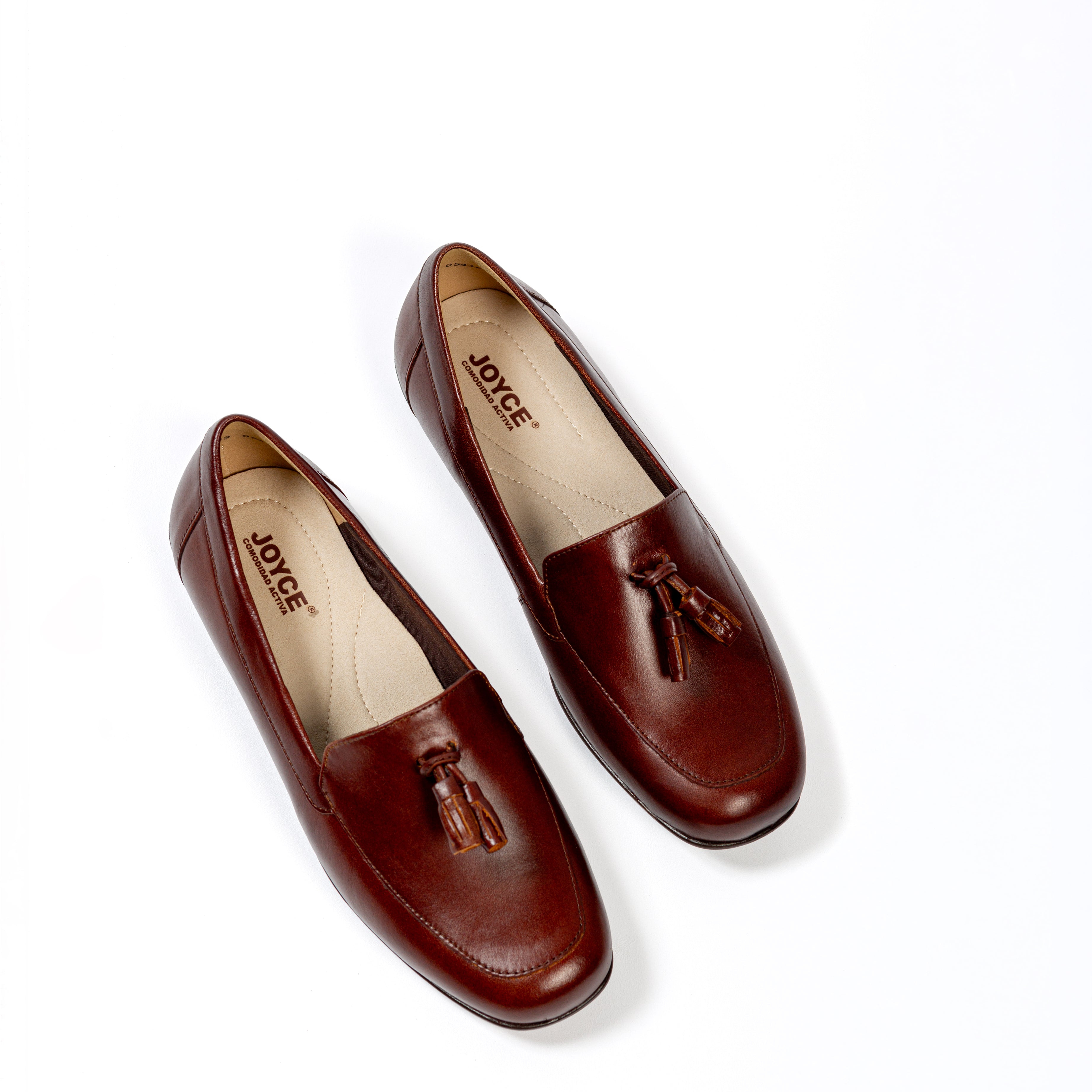 Mocasín de piel con borlas -  café